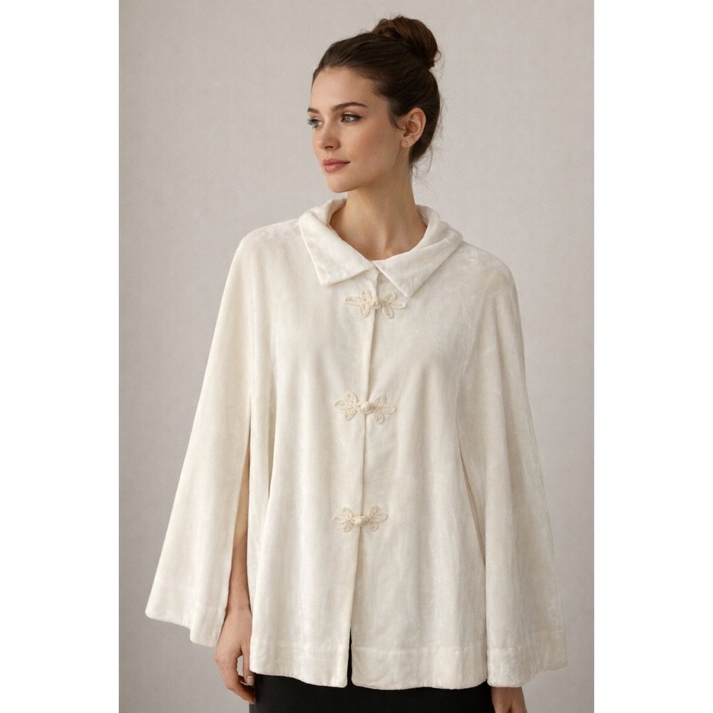 Vintage 60's White Silk Velvet Capelet Poncho Cape 0S Retro Bridal Cottage Glam